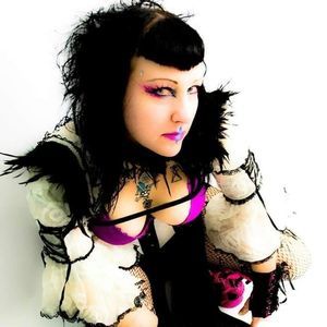 Meet your Posher, Queenester